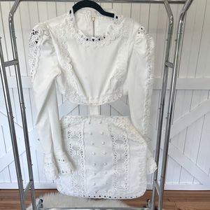 Wore once, it’s beautiful, like new.